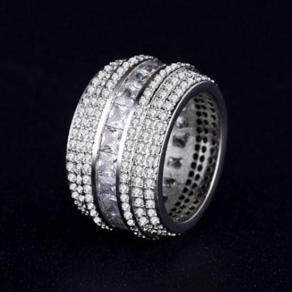 DIAMOND 925 STERLING SILVER BAND RING, CUTE RING, SHINY RING. - Picture 4 of 4